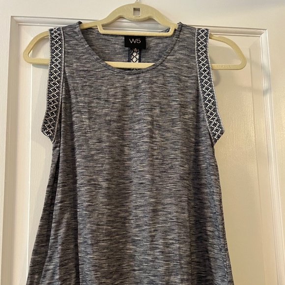 W5 sleeveless top with embroidered armholes and back detail - Picture 1 of 5